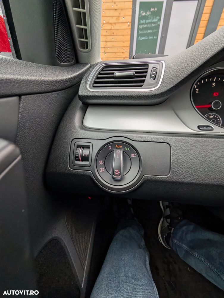 Volkswagen Passat Variant 2.0 TDI DSG Individual Chrom - 11