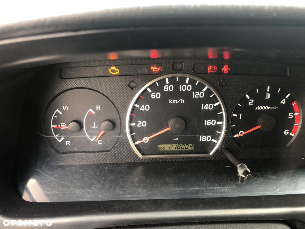 Toyota HIACE - 21