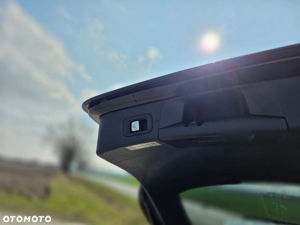 Mercedes-Benz Klasa C 300 d 9G-TRONIC - 23