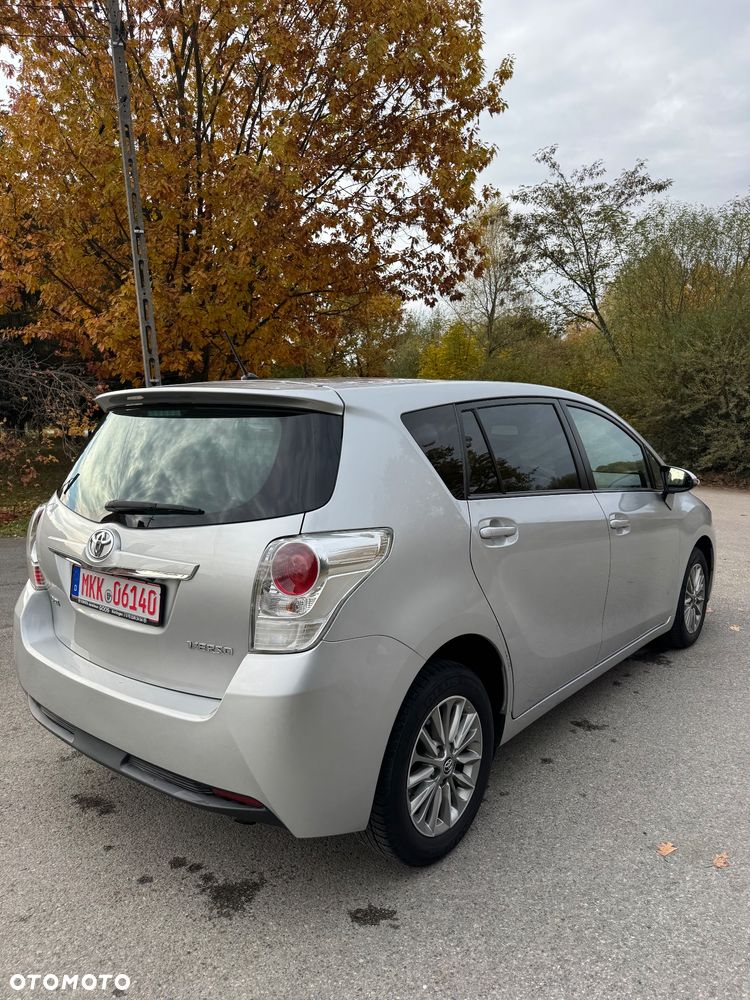 Toyota Verso 1.8 Prestige 7os - 6