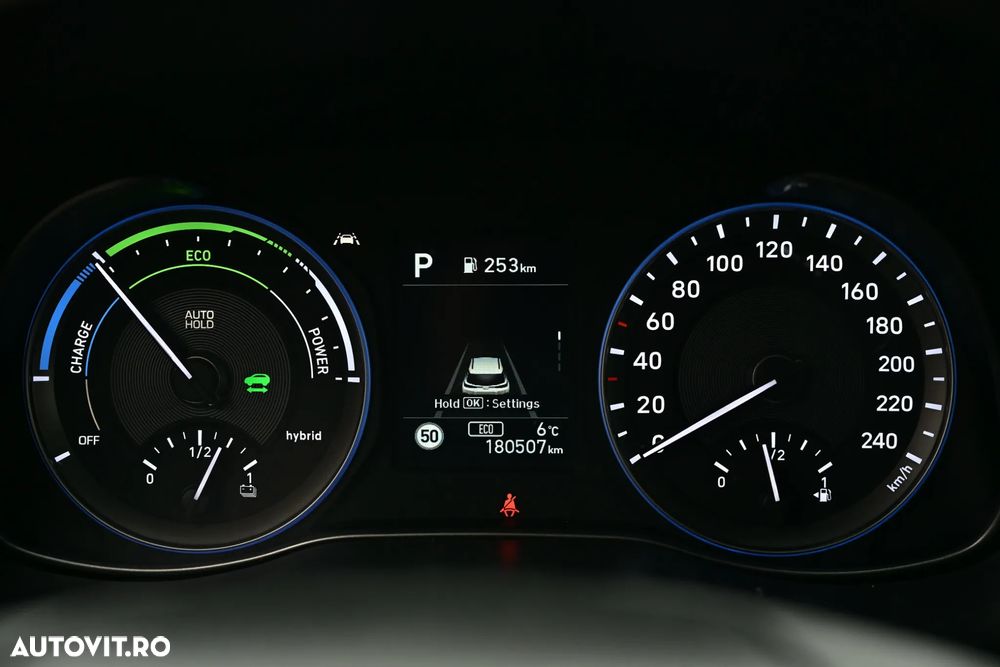 Hyundai KONA - 36