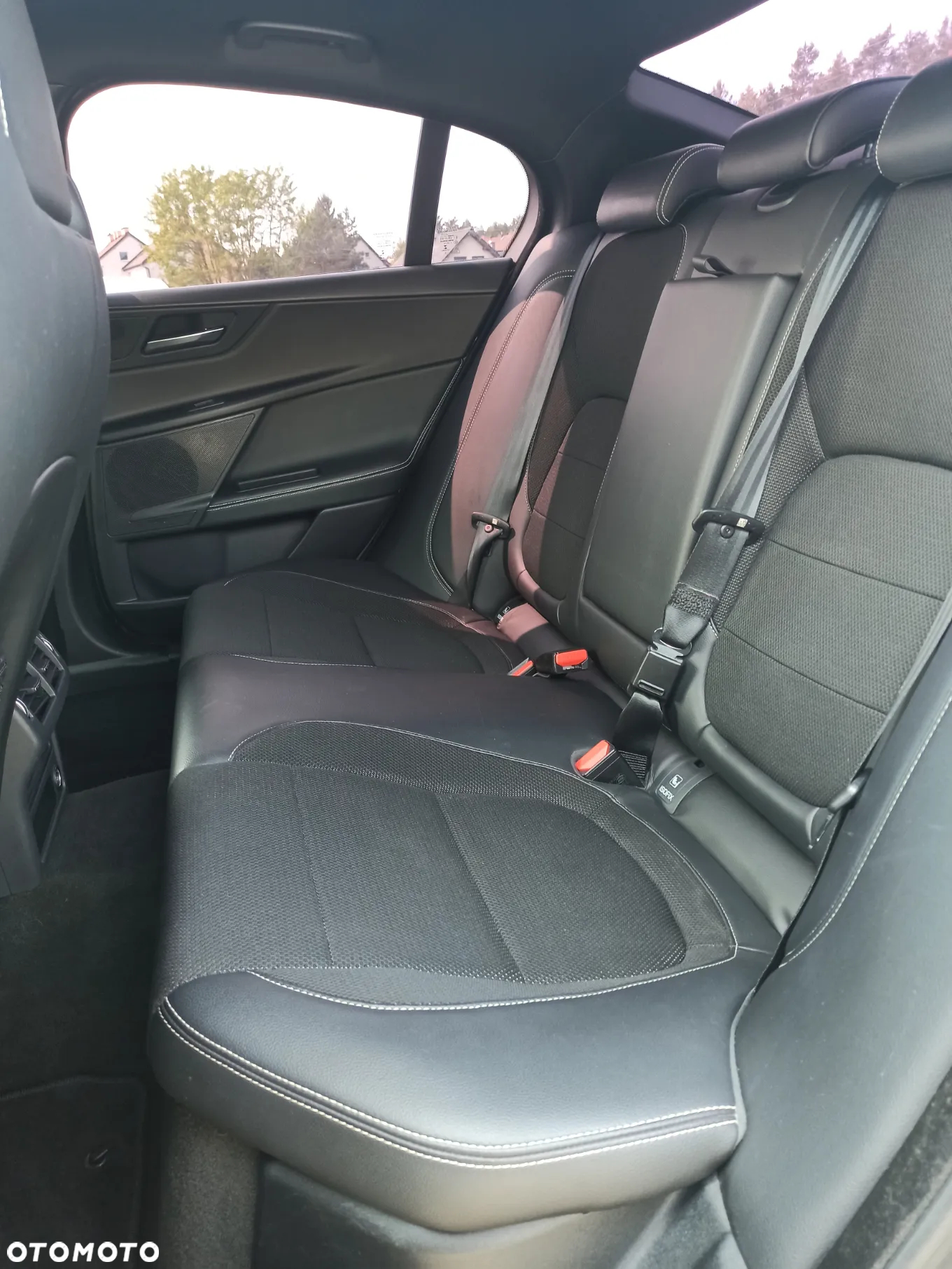 Jaguar XE 2.0 D R-Sport - 15