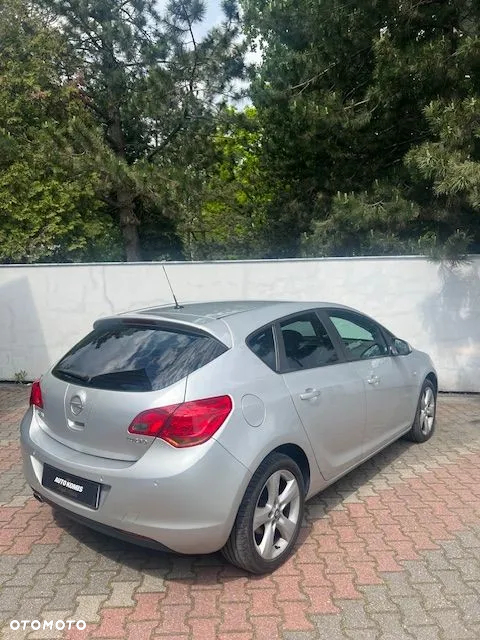 Opel Astra IV 1.4 T Cosmo - 5