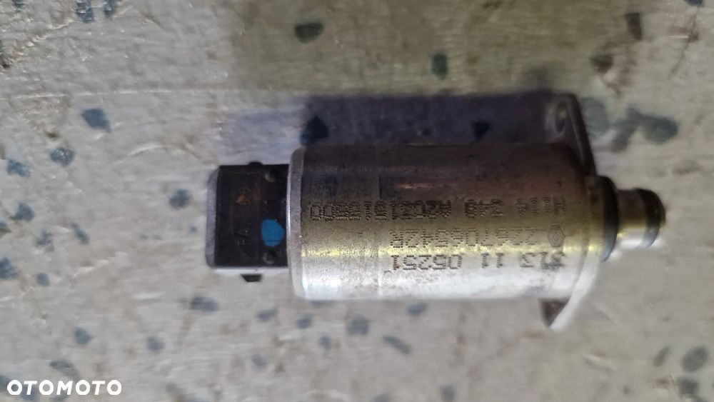 RENAULT LAGUNA II 2.0 IDE REGULATOR CIŚNIENIA PALIWA 226706542R - 3