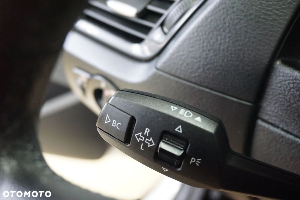 BMW X1 sDrive16d xLine - 37
