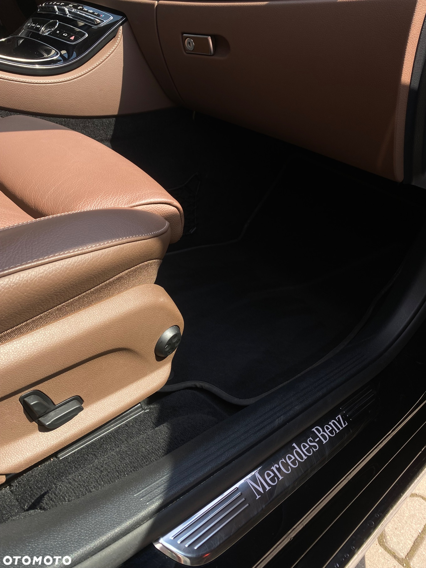 Mercedes-Benz Klasa E 220 d 4-Matic 9G-TRONIC - 24