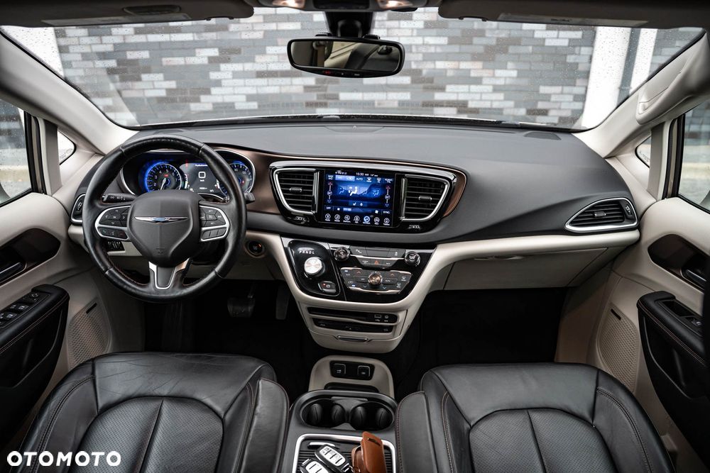 Chrysler Pacifica - 26