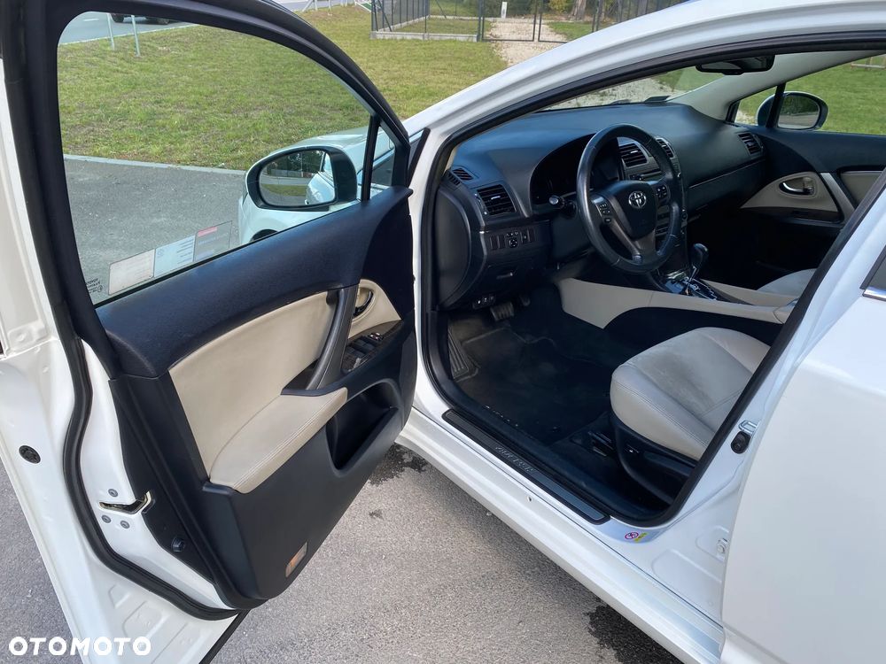 Toyota Avensis 1.8 Premium MS - 15