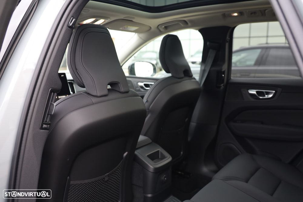 Volvo XC 60 2.0 T6 PHEV Plus Dark AWD - 12