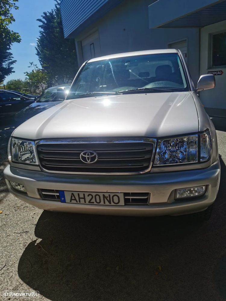 Toyota Land Cruiser - 4