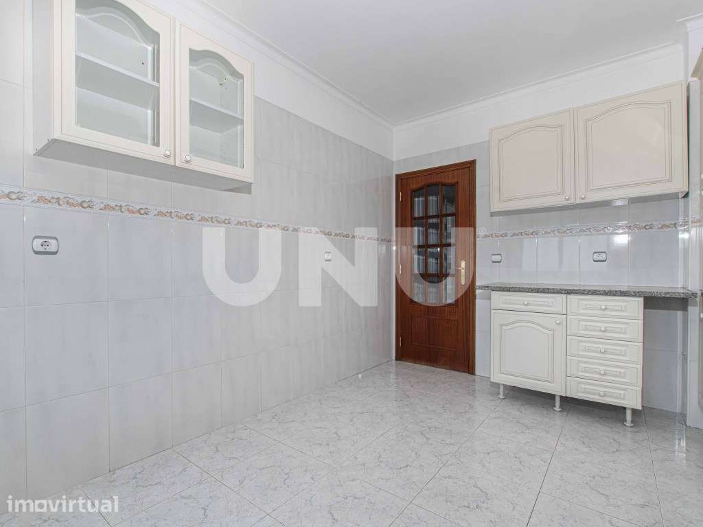 Apartamento T3, com lugar de estacionamento, no Carregado! - Grande imagem: 4/21