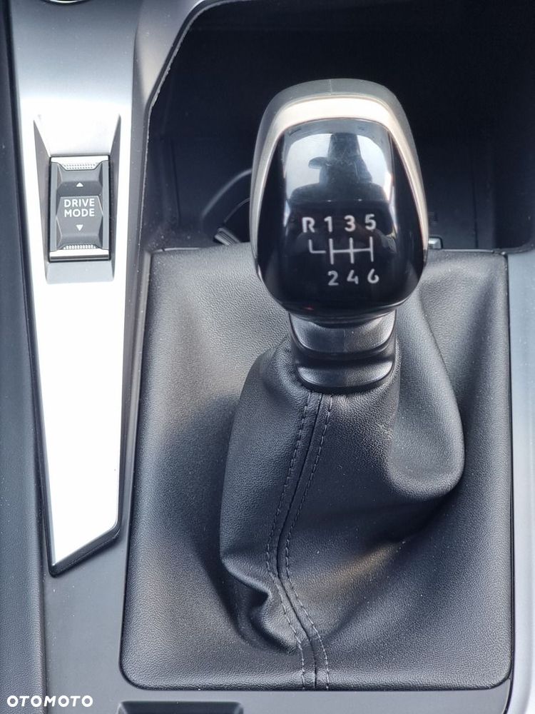 Peugeot 308 1.2 PureTech Allure S&S - 35
