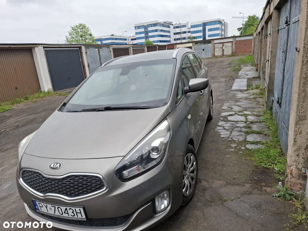 Kia Carens - 12