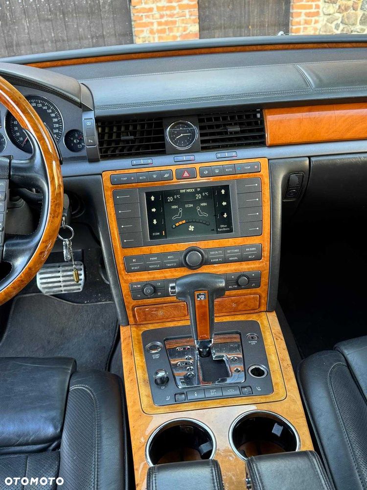 Volkswagen Phaeton - 4