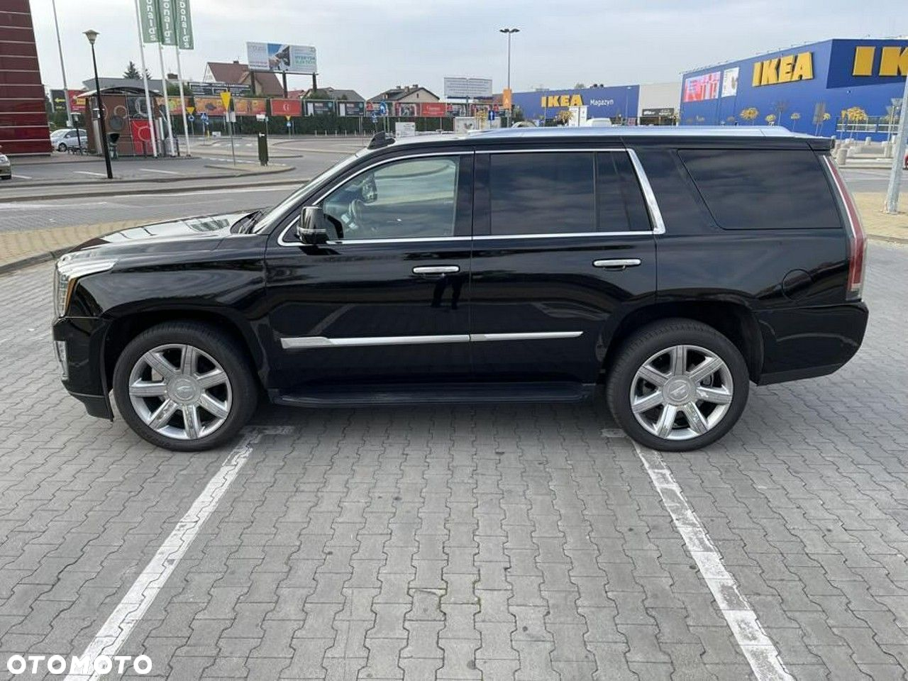 Cadillac Escalade - 24