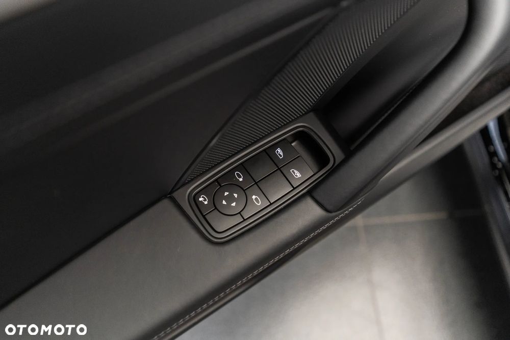 Porsche 911 Carrera 4S - 28