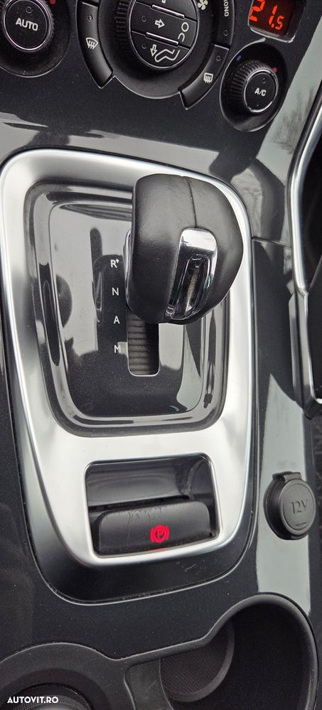 Peugeot 3008 Hybrid4 - 27