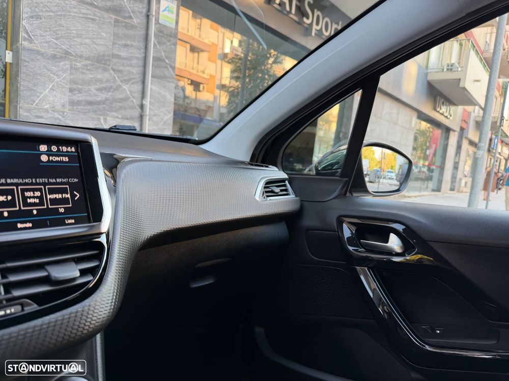 Peugeot 208 1.2 PureTech Signature - 20