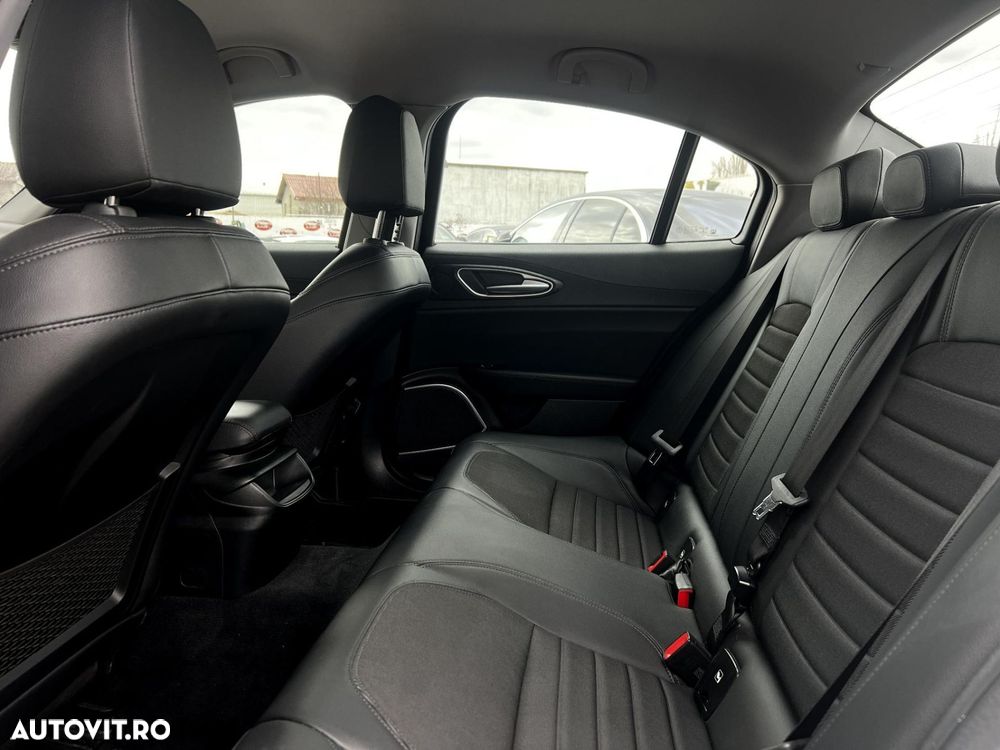 Alfa Romeo Giulia - 33