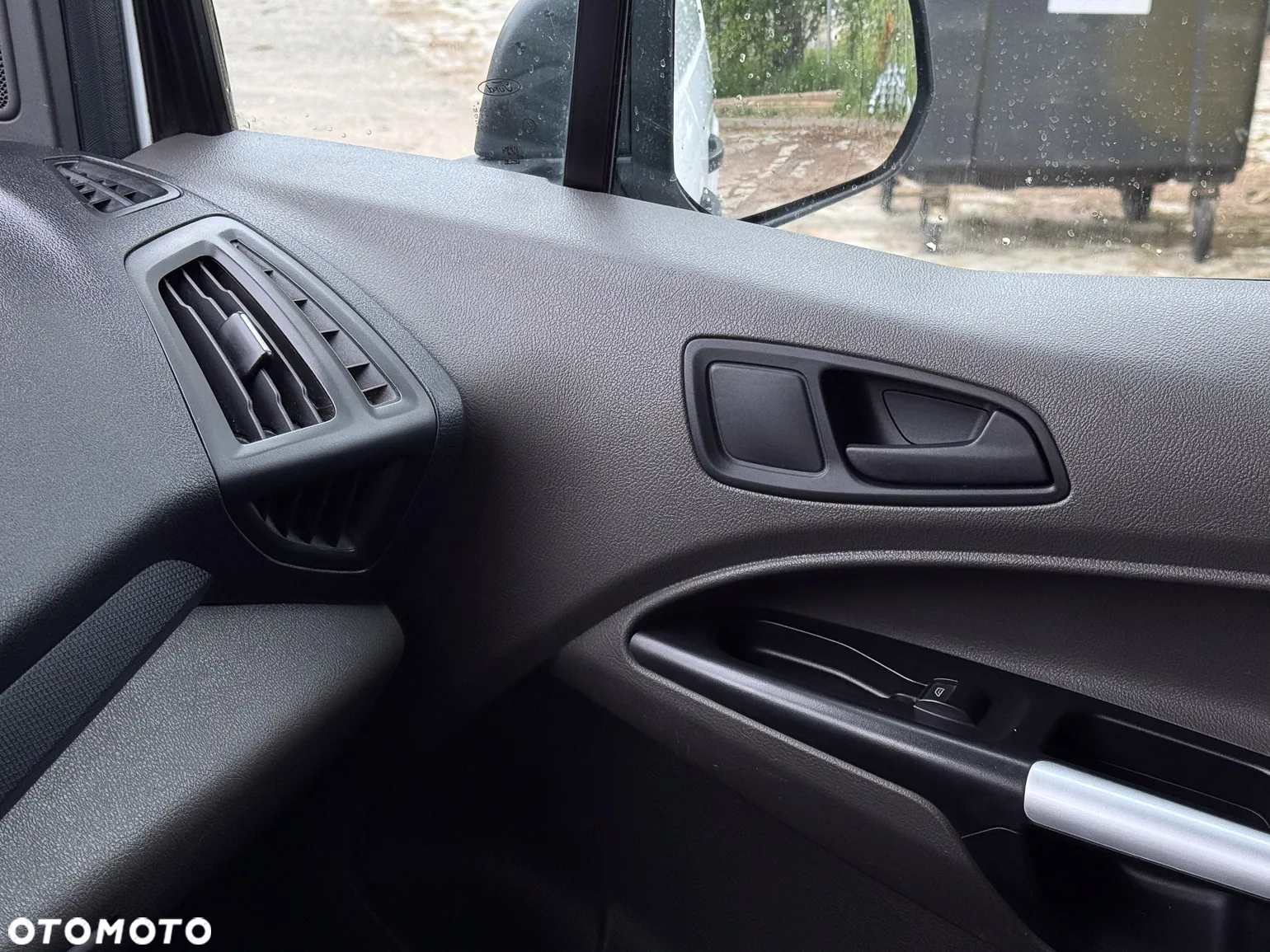 Ford Transit Connect - 18