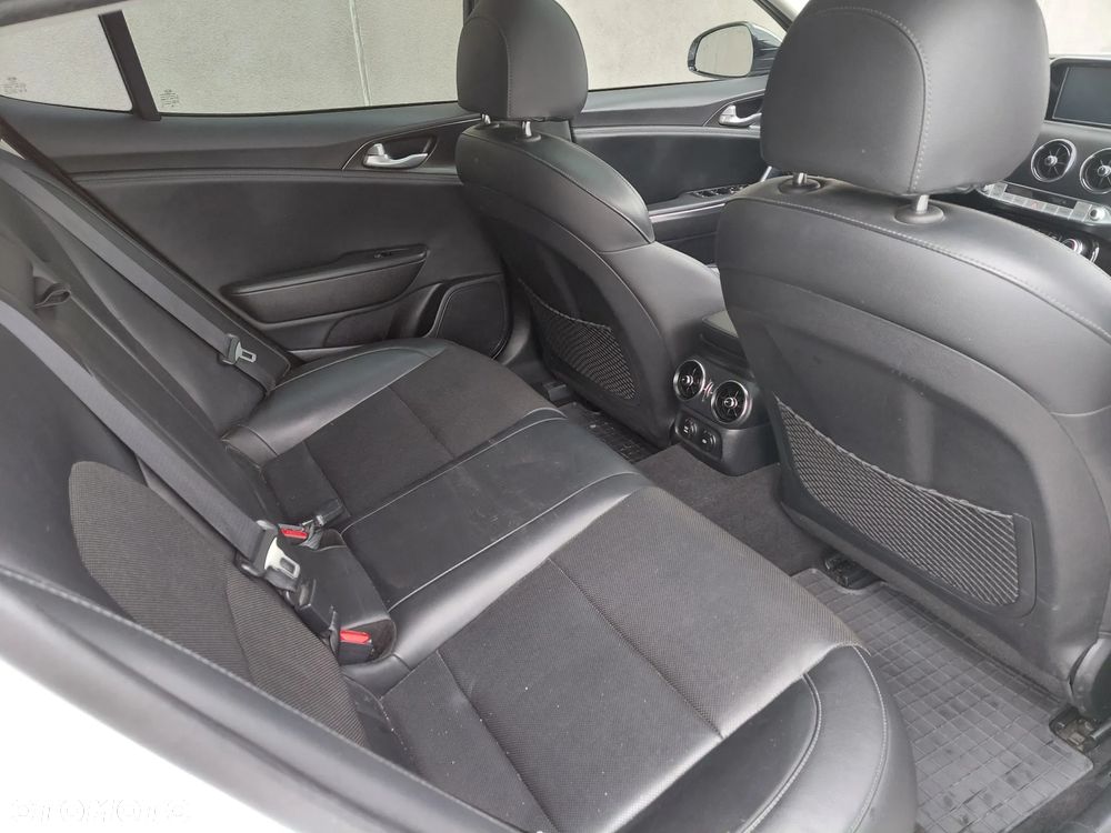 Kia Stinger 3.3 T-GDI AWD GT - 8