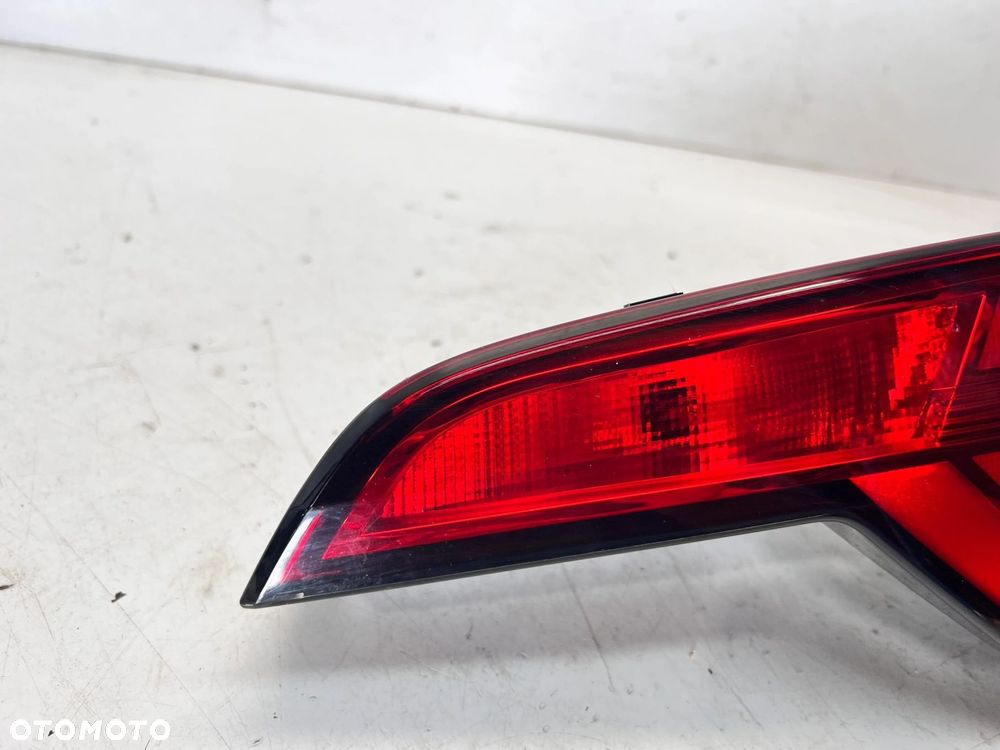 LAMPA PRAWY TYŁ W KLAPĘ AUDI A4 B9 AVANT 8W9945076A - 3