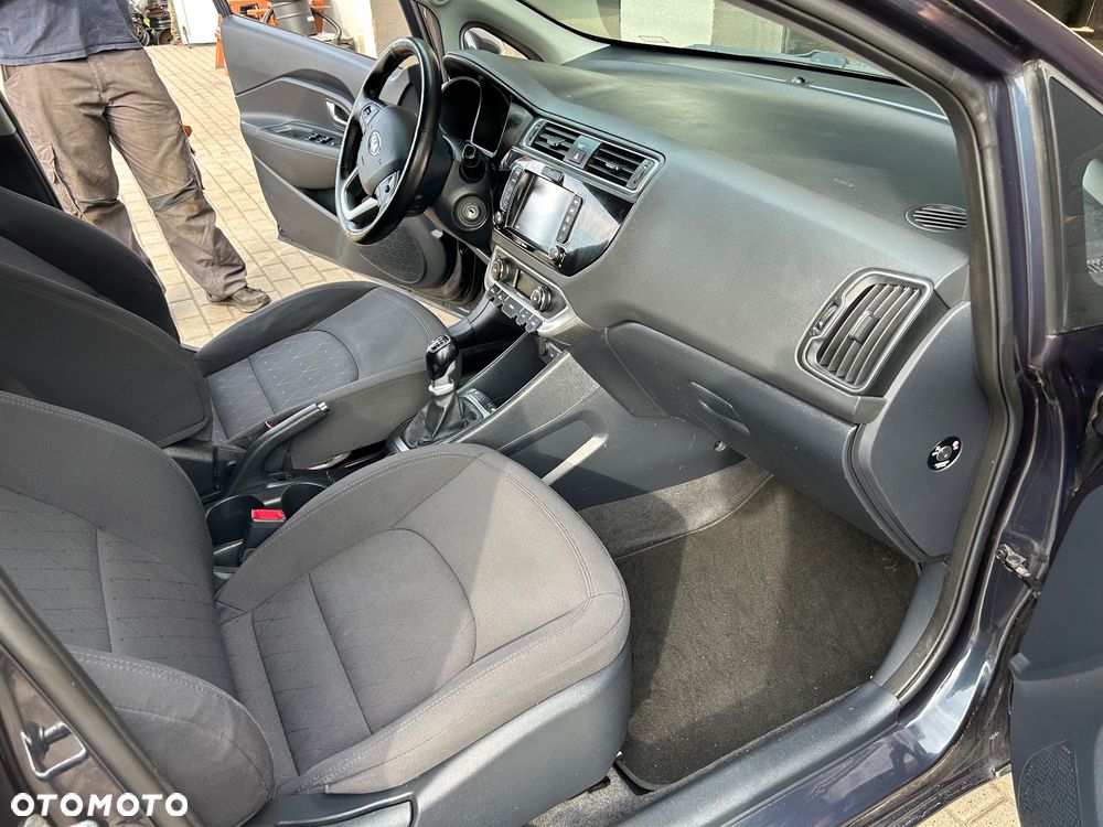 Kia Rio 1.4 M - 13