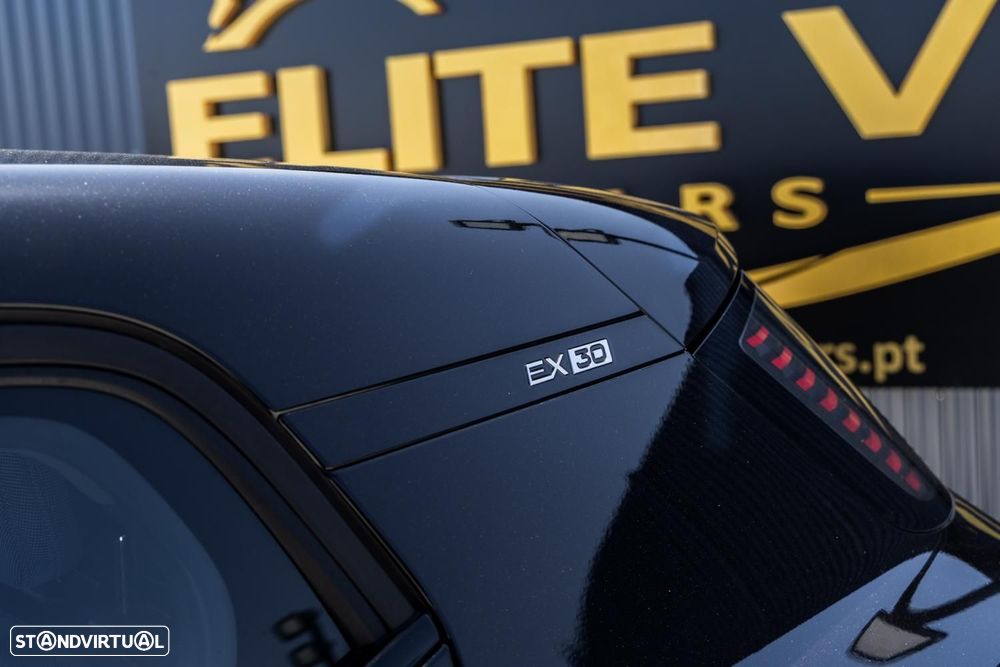 Volvo EX30 69 kWh Single Motor Extended Range Black Edition - 11
