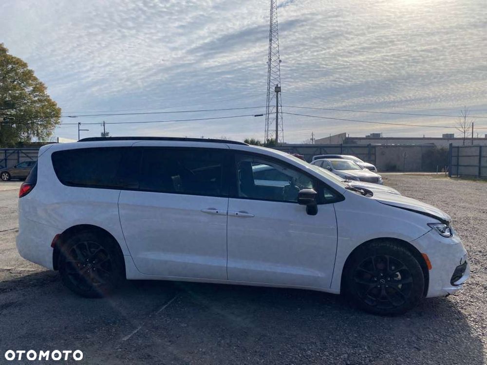 Chrysler Pacifica - 3