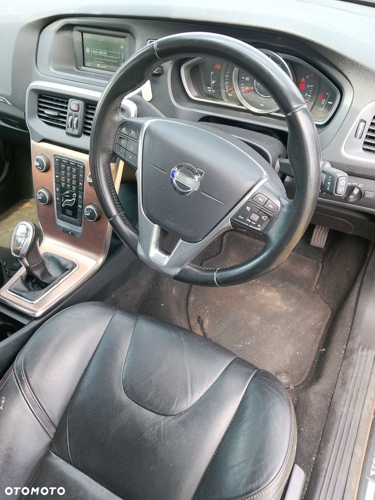 Volvo V40 Cross Country - 6