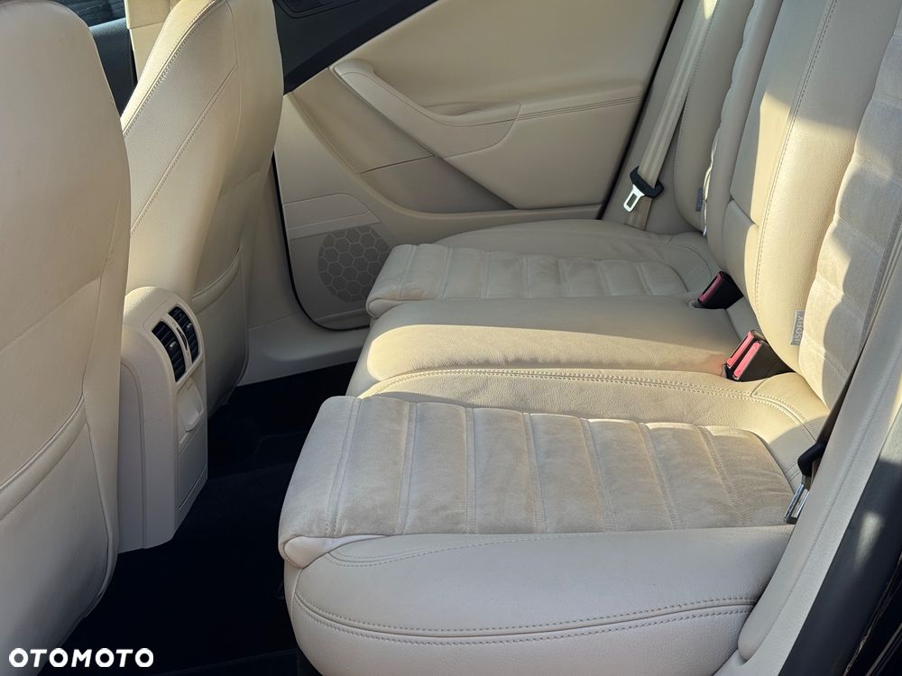 Volkswagen Passat 2.0 TDI DPF BlueMotion Technology Highline - 14