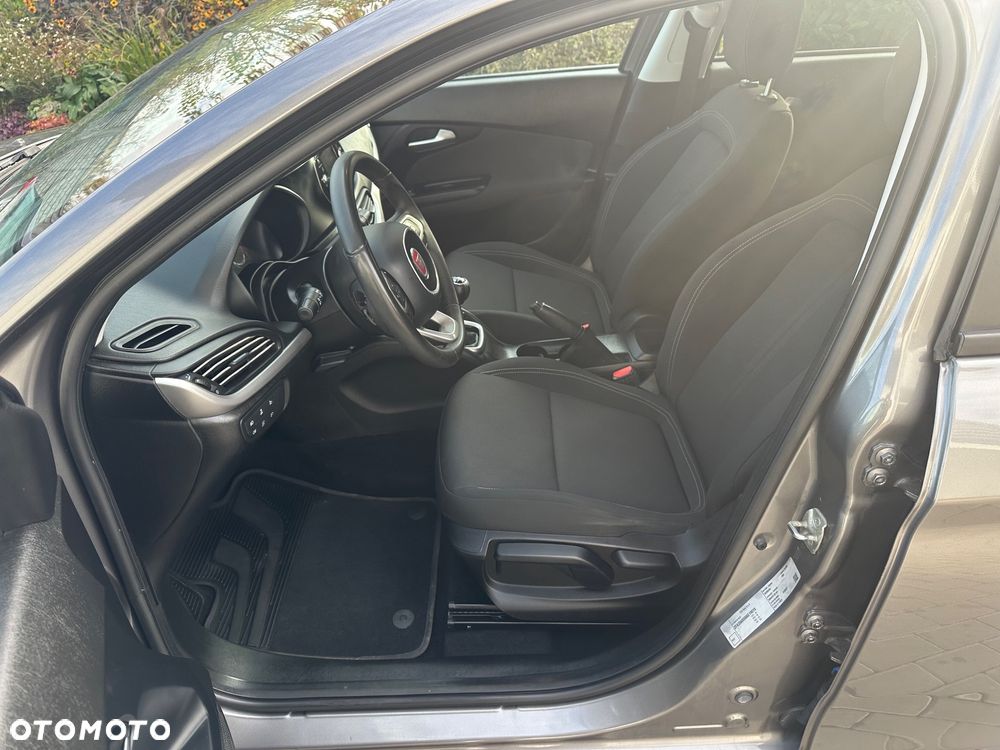 Fiat Tipo 1.6 MultiJet 16v Lounge - 24