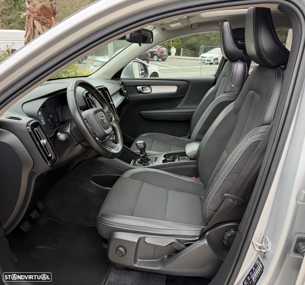 Volvo XC 40 1.5 T3 Momentum Tech Edition - 15