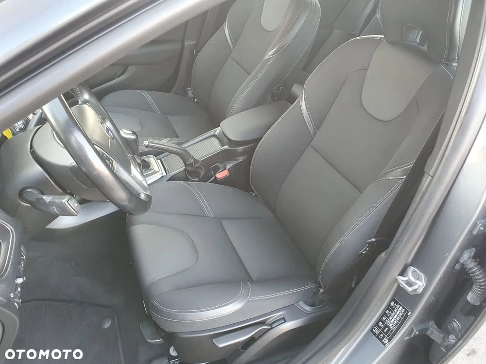 Volvo V40 D4 Drive-E Momentum - 23