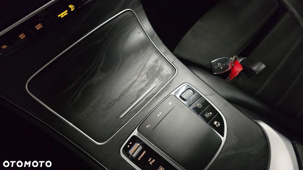 Mercedes-Benz GLC 300 d 4Matic 9G-TRONIC AMG Line Plus - 24