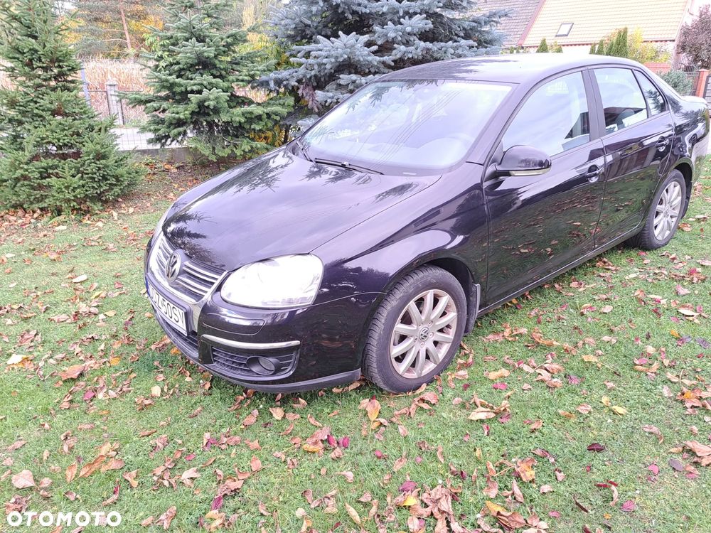 Volkswagen Jetta - 4