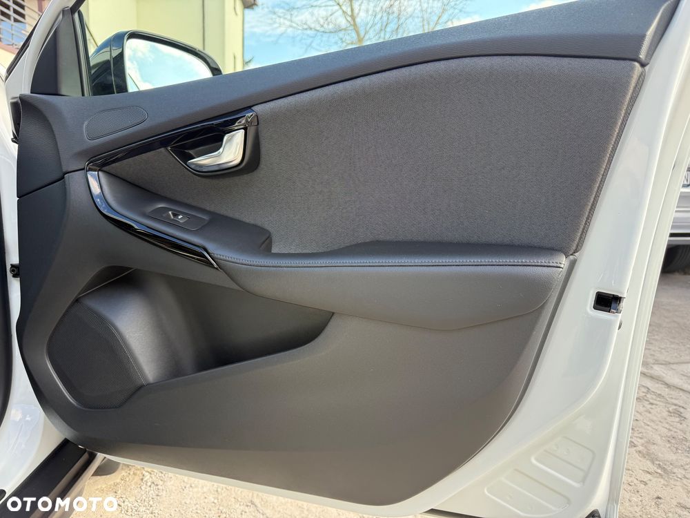 Volvo V40 Cross Country T3 Geartronic Momentum - 30