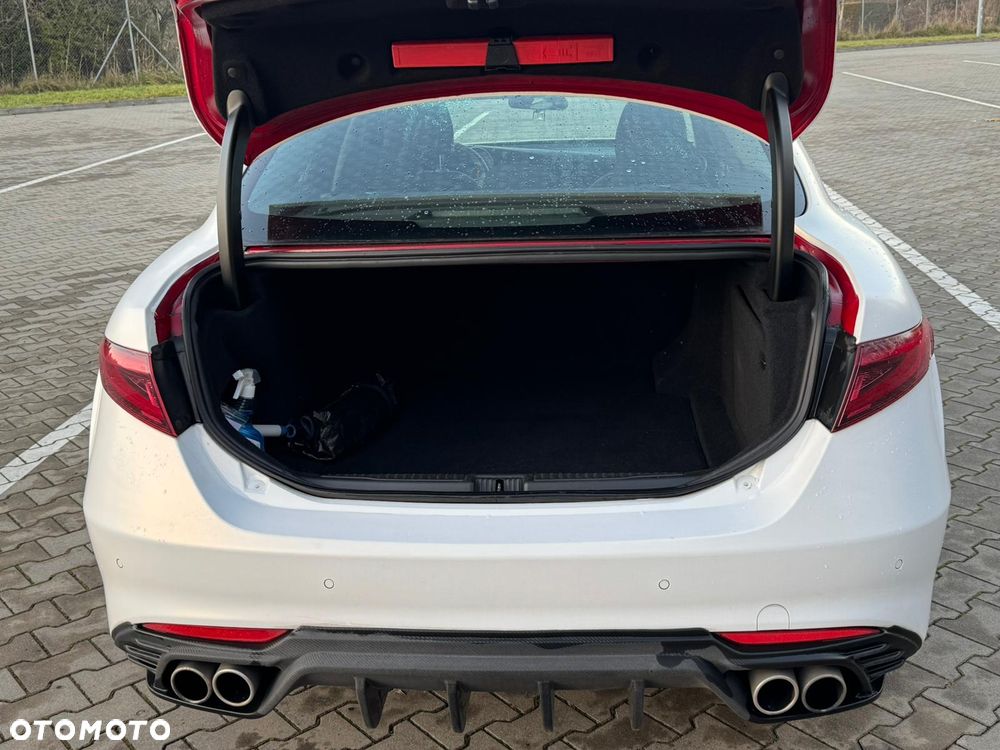 Alfa Romeo Giulia - 10