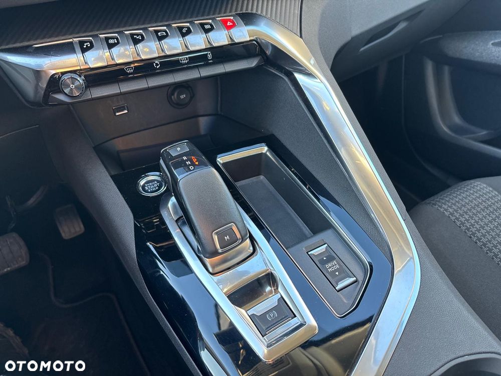 Peugeot 3008 1.5 BlueHDi Active S&S EAT8 - 32