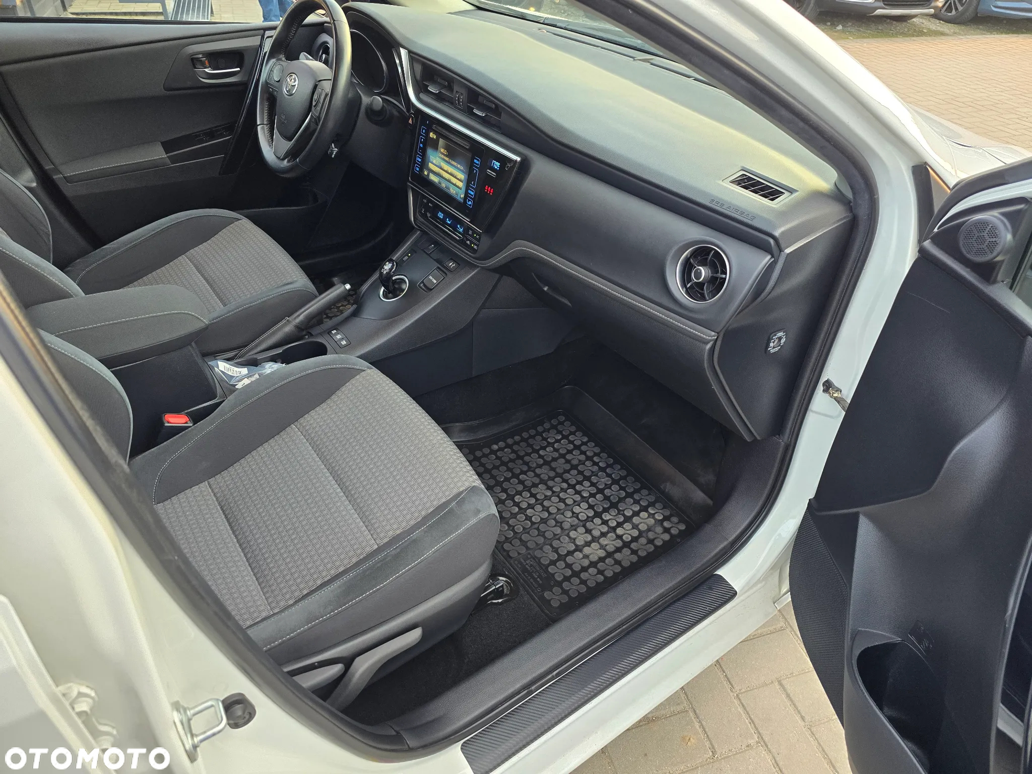 Toyota Auris - 11