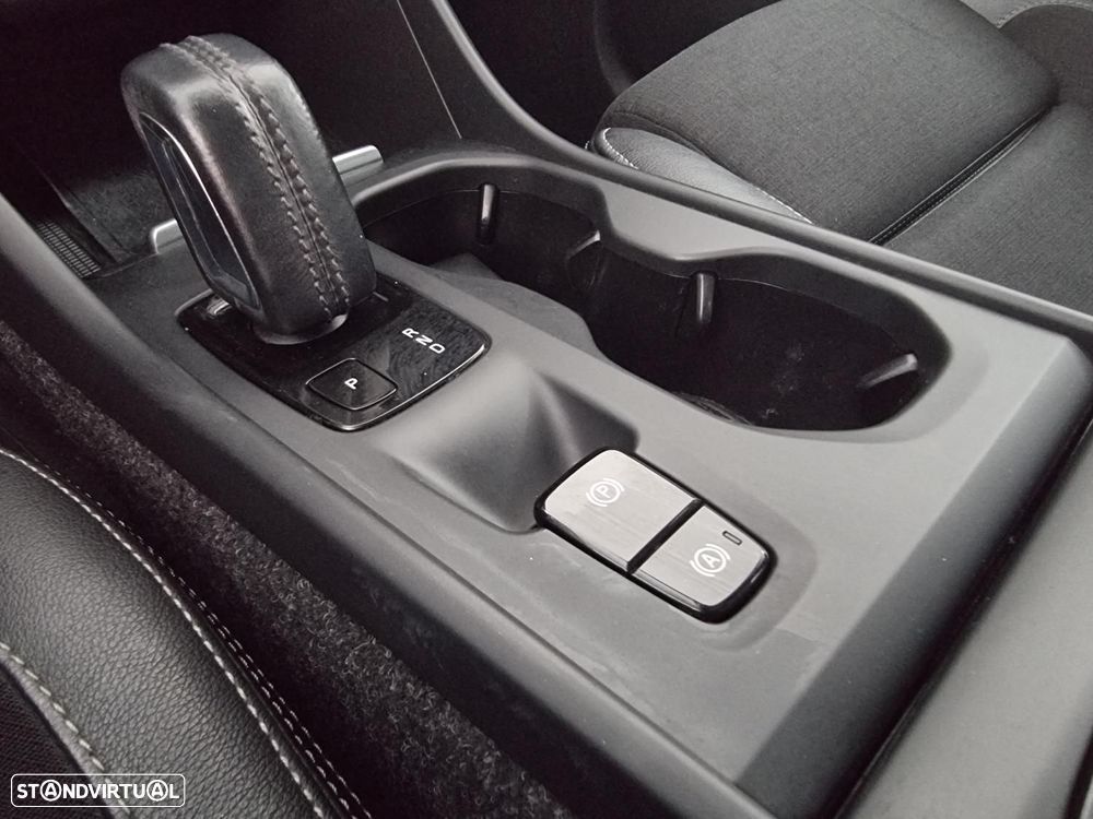 Volvo XC 40 2.0 D3 Momentum Plus Geartronic - 42