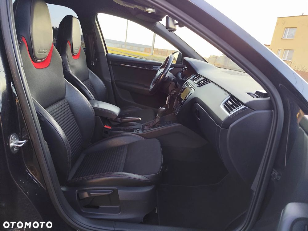 Skoda Octavia 2.0 TDI DSG RS - 9