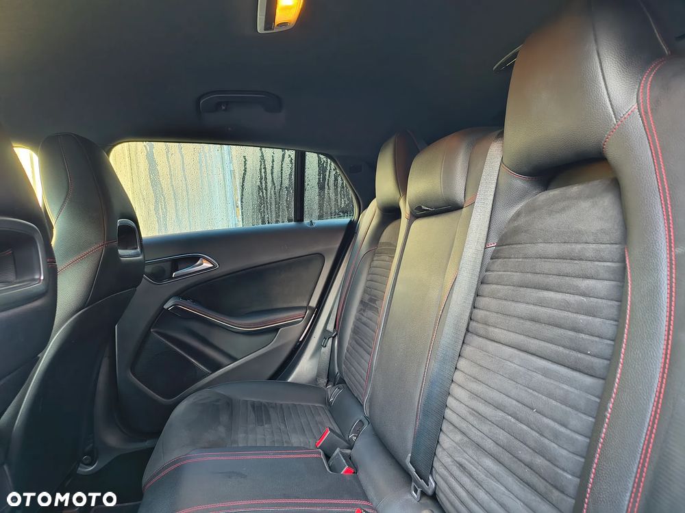 Mercedes-Benz CLA 180 7G-DCT AMG Line - 16