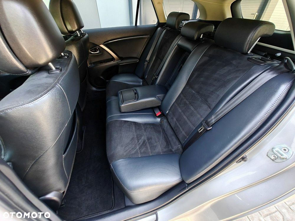 Toyota Avensis 2.0 D-4D Premium - 31