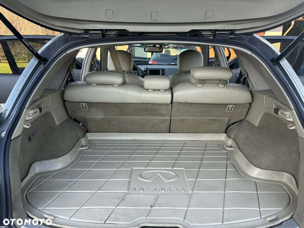 Infiniti FX - 16