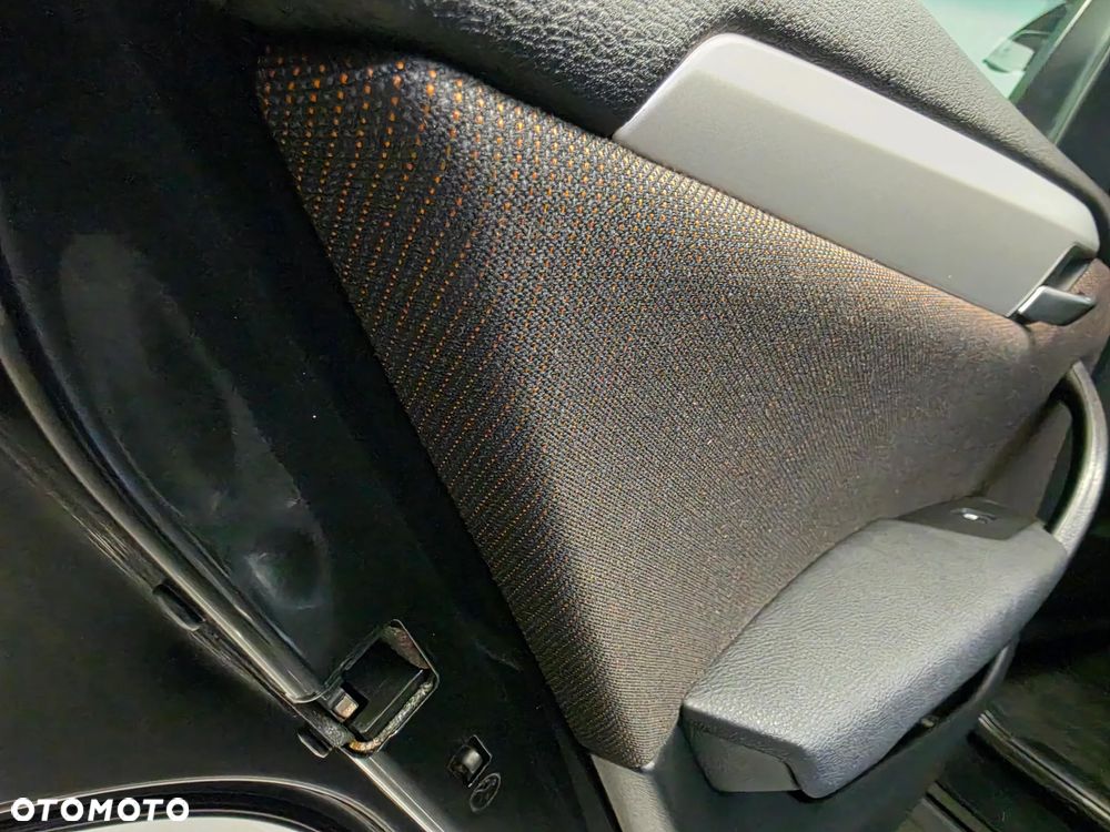 BMW X1 sDrive18d xLine - 24