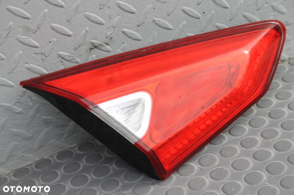 LAMPA W KLAPĘ LEWY TYŁ LEWA TYLNA NISSAN PULSAR 14-18 - 2