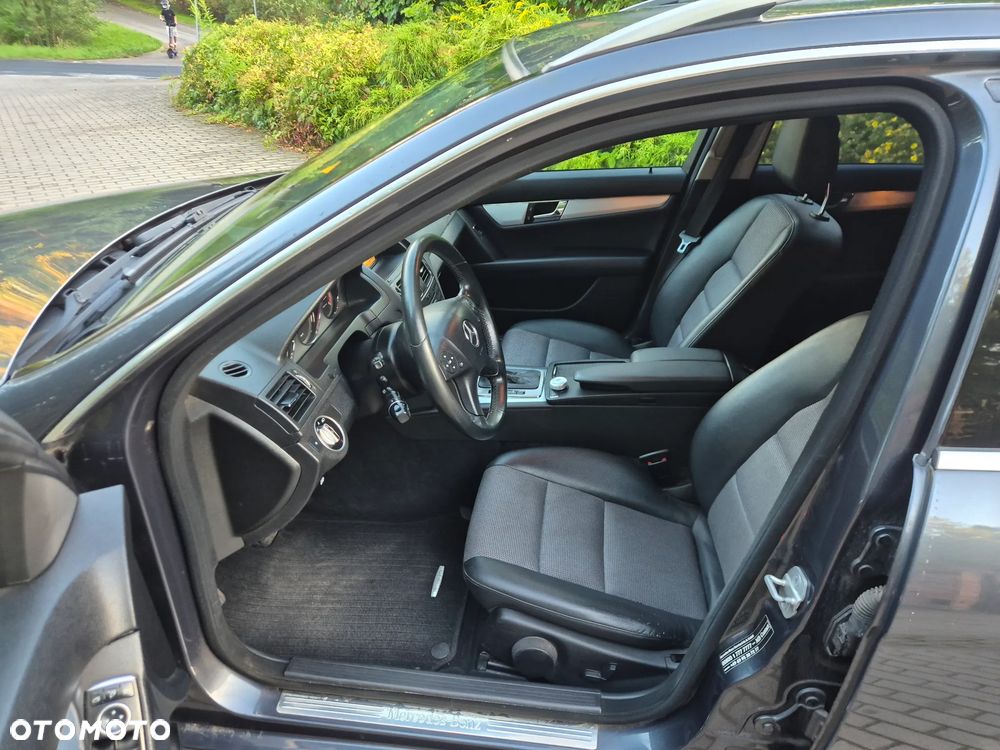 Mercedes-Benz Klasa C 220 CDI DPF Automatik BlueEFFICIENCY Avantgarde - 6