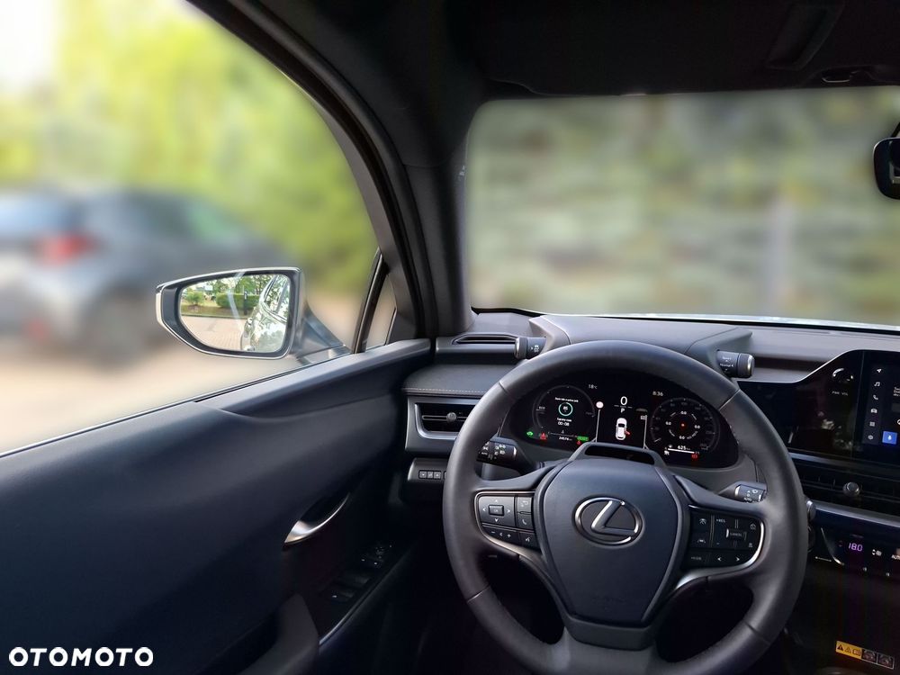Lexus UX 300h Business - 24
