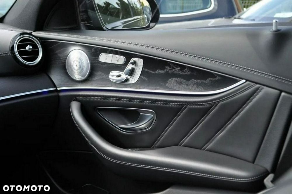 Mercedes-Benz Klasa E - 28